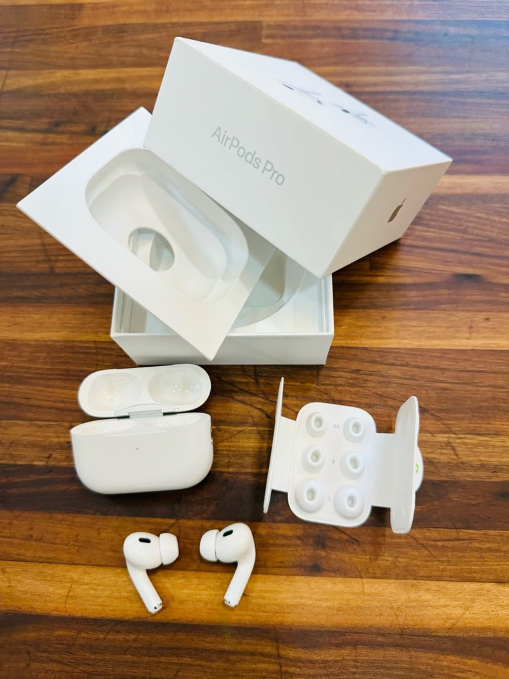 AirPods Pro (2nd Generation) - White